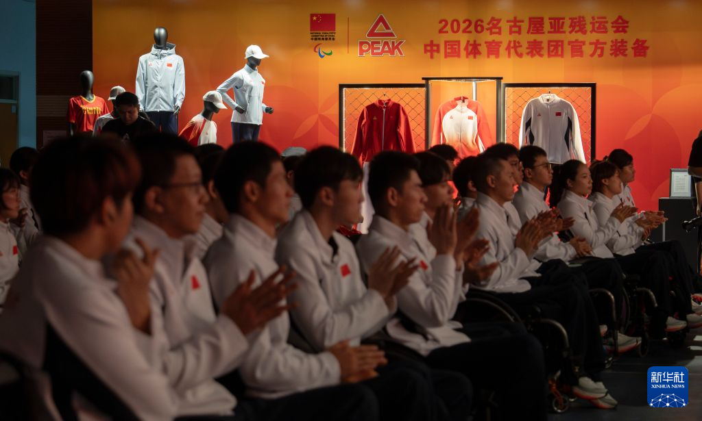采用门槛更低的时间免费、道具收费运营模式。详情图