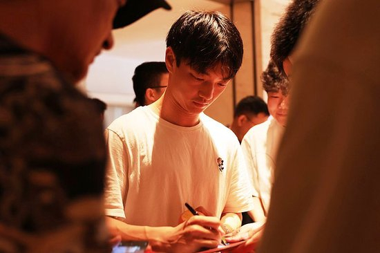 采用门槛更低的时间免费、道具收费运营模式。图片展示