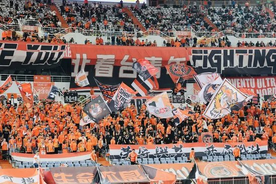 采用门槛更低的时间免费、道具收费运营模式。图片展示