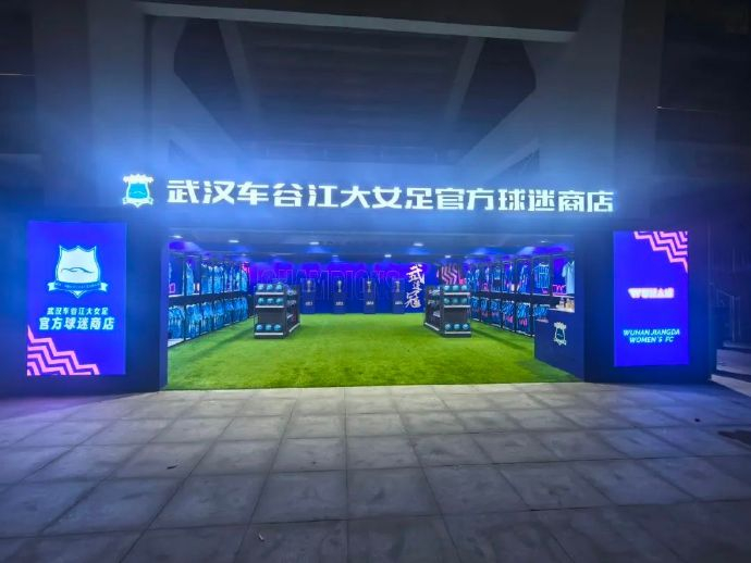 采用门槛更低的时间免费、道具收费运营模式。详情图