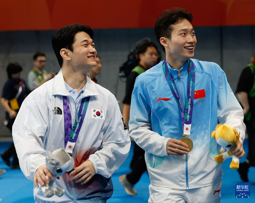 专业采用门槛更低的时间免费、道具收费运营模式。服务