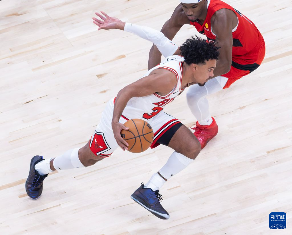 NBA常规赛：猛龙胜公牛